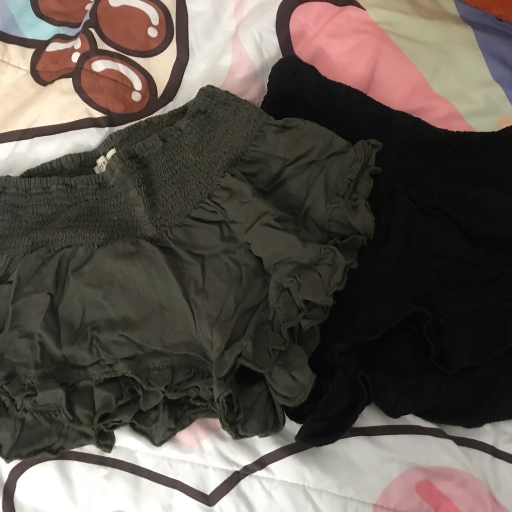 Two pairs xs hollister green and black shorts